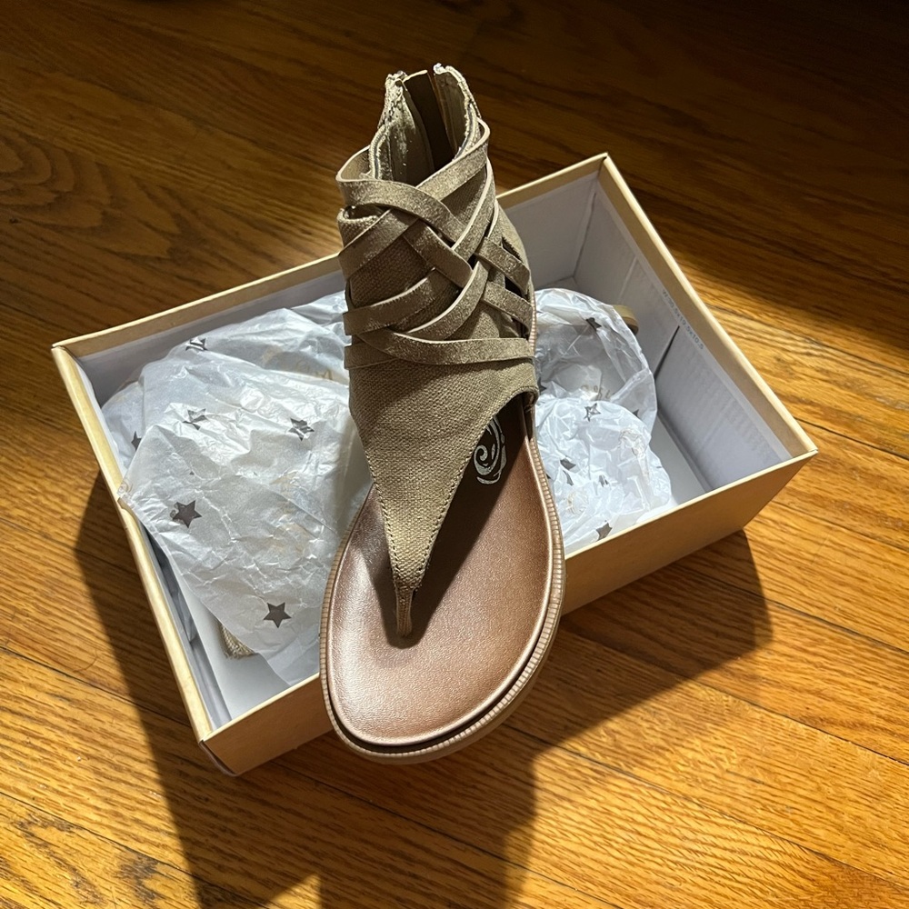 Sandals - Picture 2 of 2